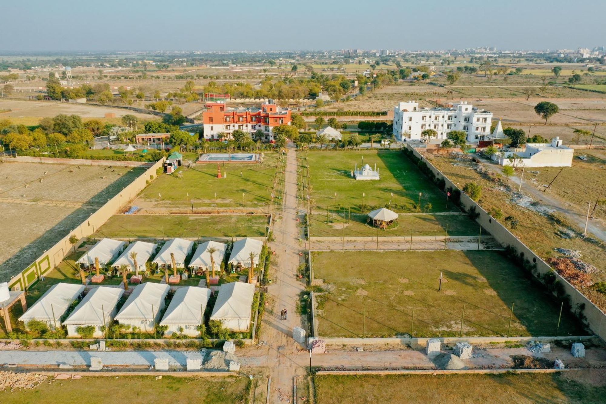 Elegance Resort Vrindāvan Exterior foto